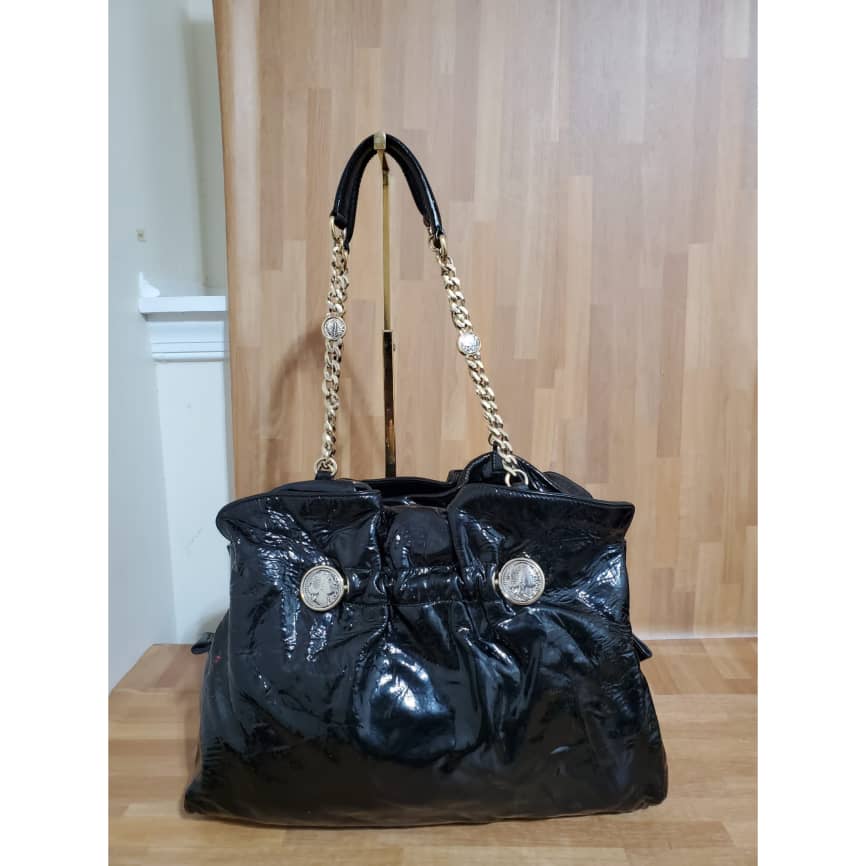 This authentic GUCCI Vintage Micro GG Canvas Shoulder/Crossbody Bag Beige is in it's pre-owned condition. The exterior coated canvas is clean. Interior is clean. The base edges shows rubbing wear. Measurements: Length: 9.25" Width: 3" Height: 7" Shoulder strap drop: 20-22" - Image 7