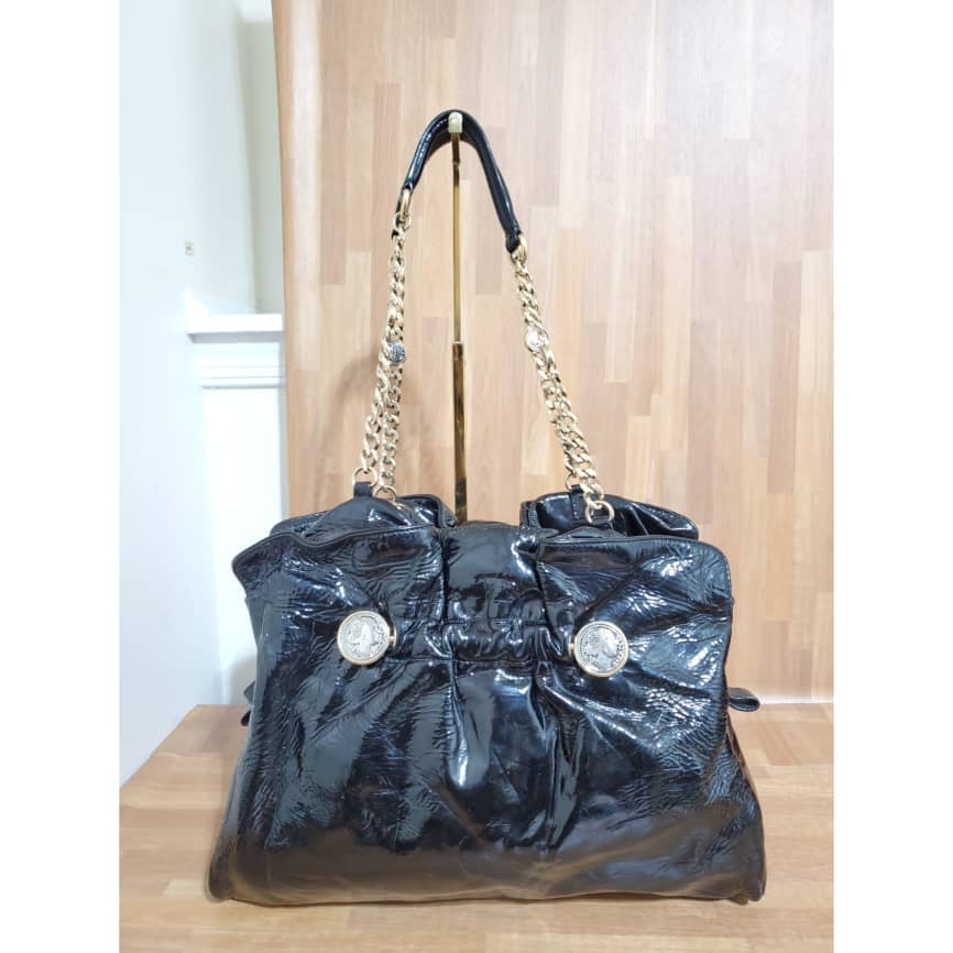 This authentic GUCCI Vintage Micro GG Canvas Shoulder/Crossbody Bag Beige is in it's pre-owned condition. The exterior coated canvas is clean. Interior is clean. The base edges shows rubbing wear. Measurements: Length: 9.25" Width: 3" Height: 7" Shoulder strap drop: 20-22" - Image 8