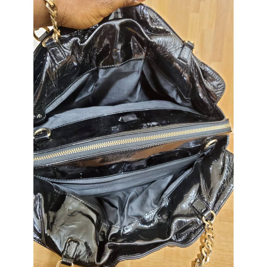 This authentic GUCCI Vintage Micro GG Canvas Shoulder/Crossbody Bag Beige is in it's pre-owned condition. The exterior coated canvas is clean. Interior is clean. The base edges shows rubbing wear. Measurements: Length: 9.25" Width: 3" Height: 7" Shoulder strap drop: 20-22" - Image 13