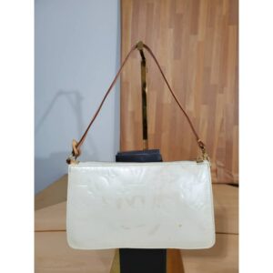 Louis Vuitton Lexington Vernis Pochette Cream