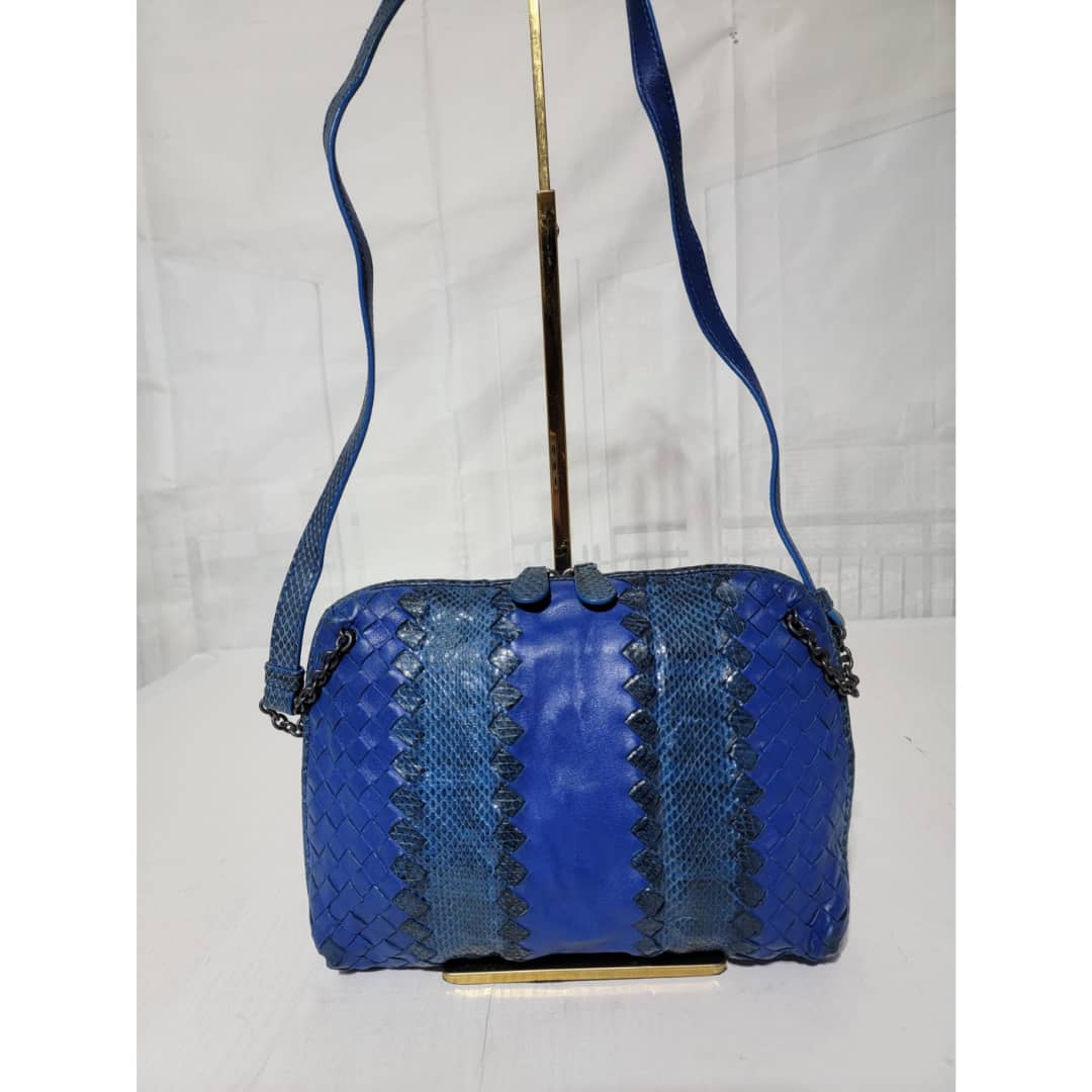 Bottega Veneta Intrecciato Leather And Snakeskin Shoulder/Crossbody Bag Blue - Image 6