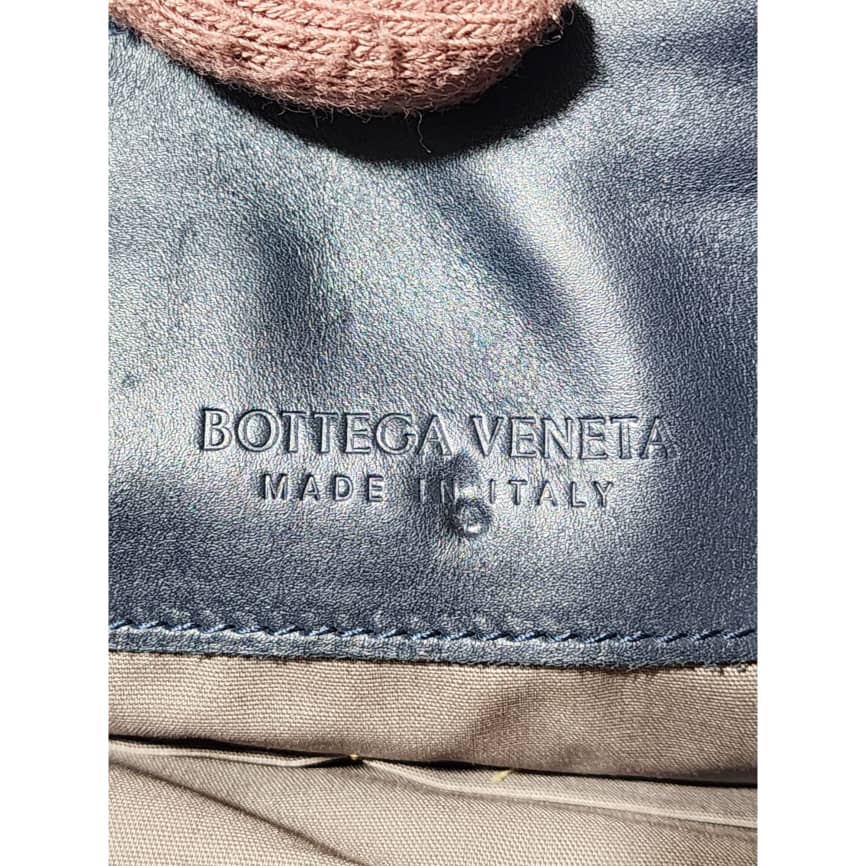 Bottega Veneta Intrecciato Leather Zip Clutch Navy Blue - Image 5